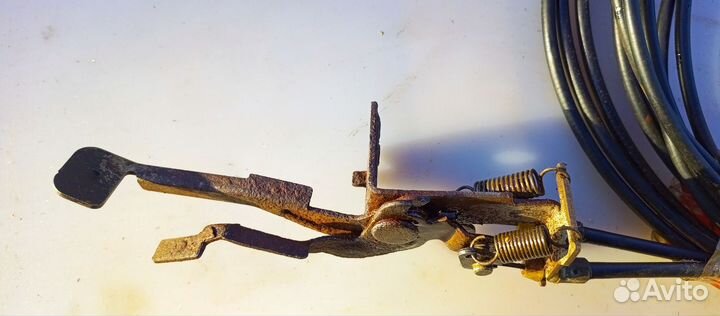 Трос багажника и бака