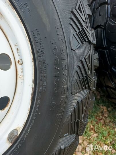 Kumho Road Venture MT51 215/75 R15 103Q