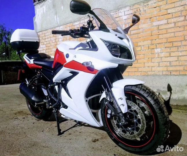 Боковой пластик Yamaha FZ1