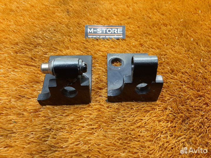 Петля двери правая Bmw X5 E53 M54B30 2006