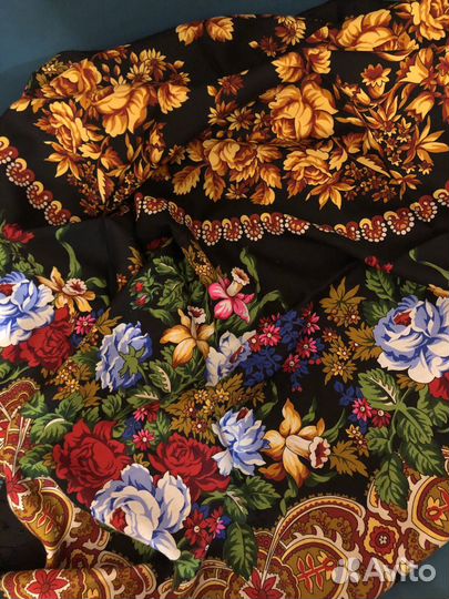 Шаль Белые розы 18 новая с бирками печать 20 г