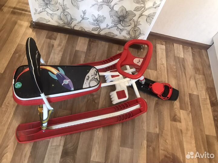 Детский снегокат со спинкой