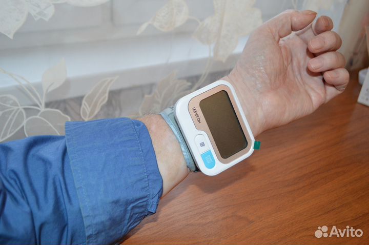 Тонометр на запястье автоматический, новый