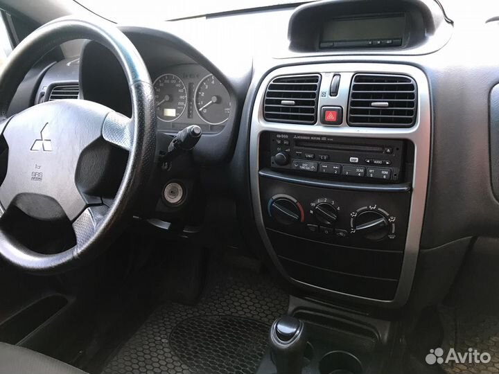 Салон Mitsubishi Space Star