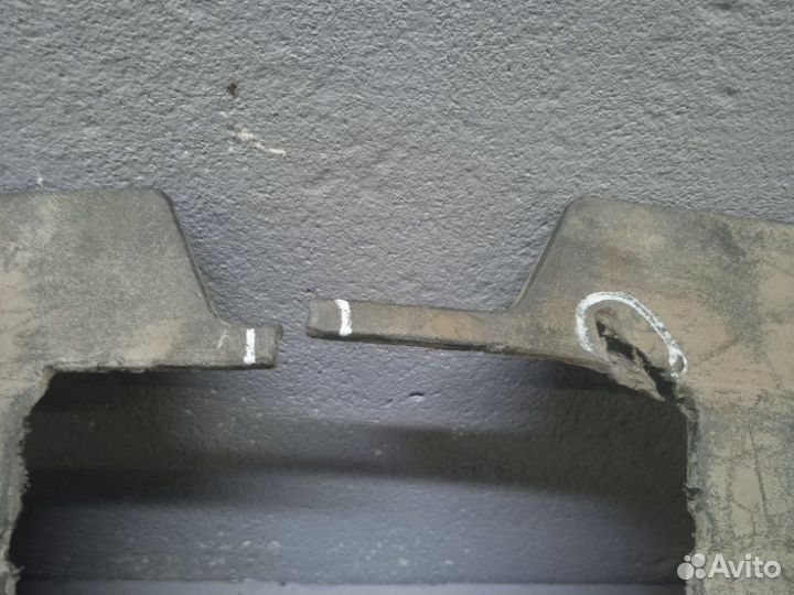 Накладка радиатора Mitsubishi Outlander Xl 2010