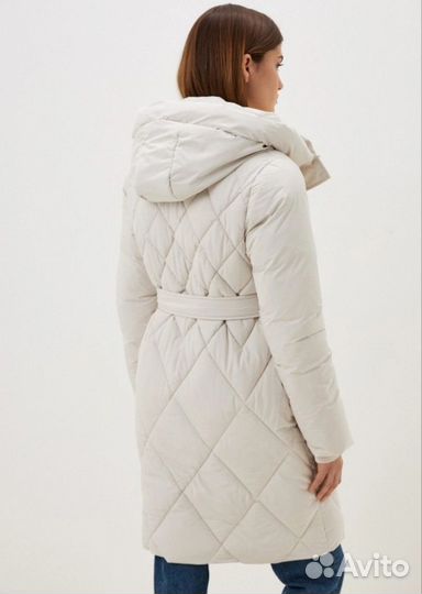 Светлый тёплый пуховик
