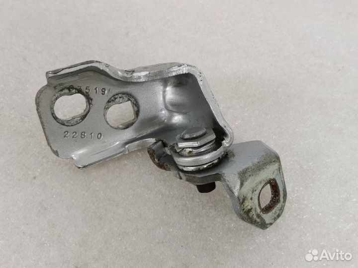 Петля двери нижняя передняя правая Ford Explorer V