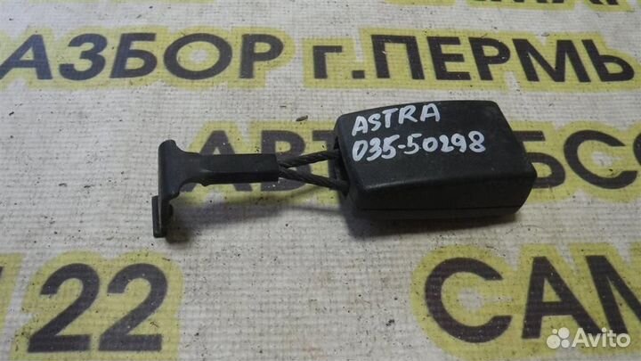 Ответная часть ремня безопасности Opel Astra H 20