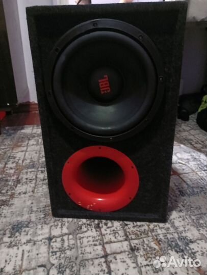 Активный сабвуфер jbl