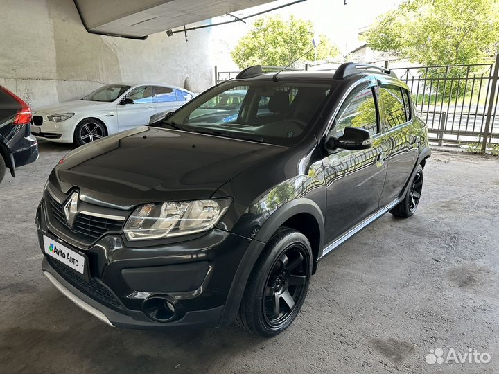 Renault Sandero Stepway 1.6 МТ, 2016, битый, 178 000 км