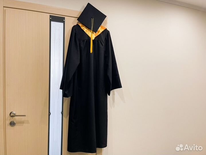 Набор выпускника (Мантия + шапка + воротник)