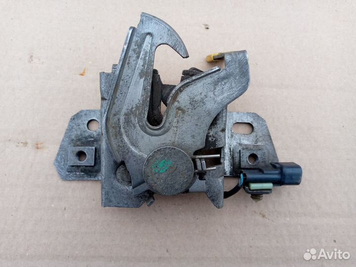 Замок капота Volvo S40