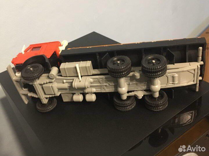 Камаз 53212 молоко 1:43 серая рама