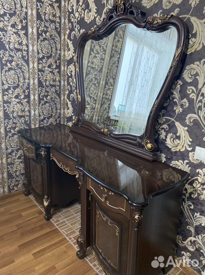 Спальный гарнитур