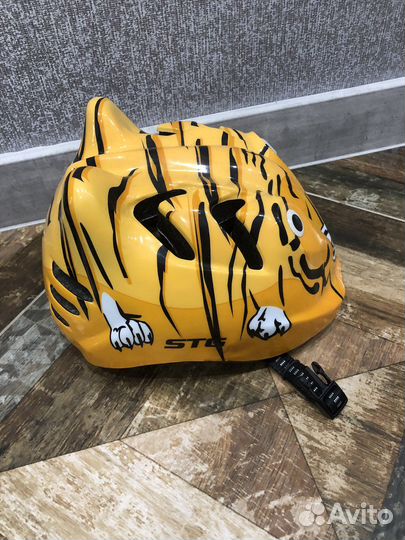 Роликовые коньки и шлем