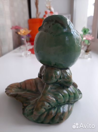 Нахохлившийся воробей, майолика Гжель, 1950-е гг