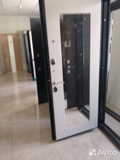 Дверь входная металлическая новая