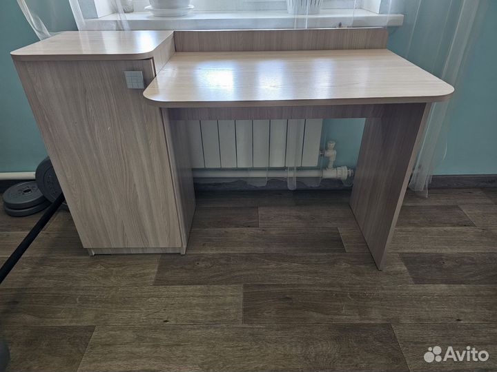 Письменный стол для школьника