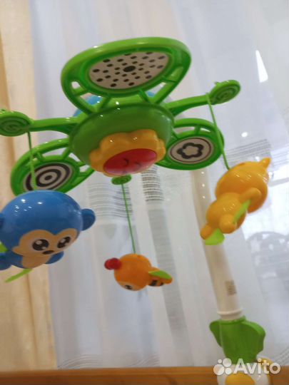 Музыкальный мобиль на кроватку