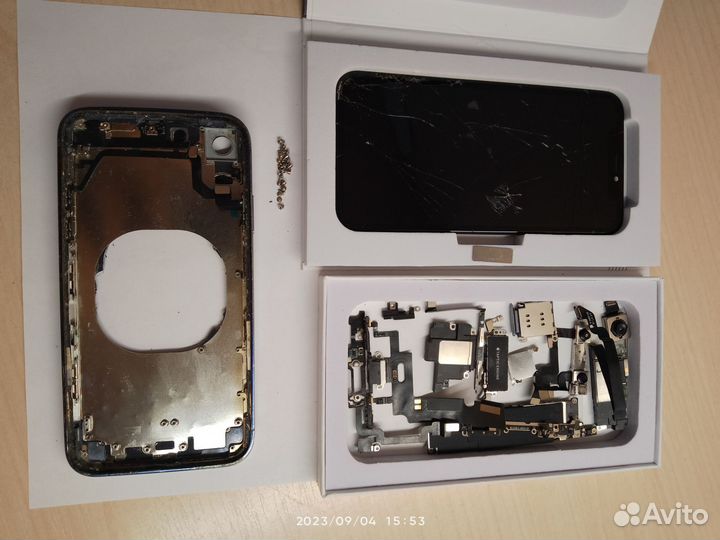 Оригинальные запчасти на iPhone XR