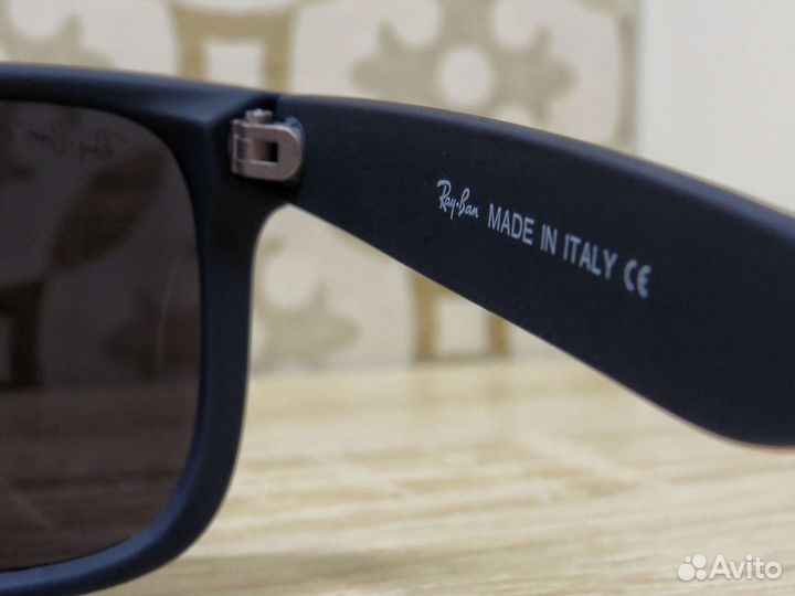 Солнцезащитные очки Ray-Ban