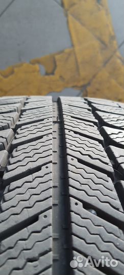 Michelin X-Ice XI3 215/45 R18