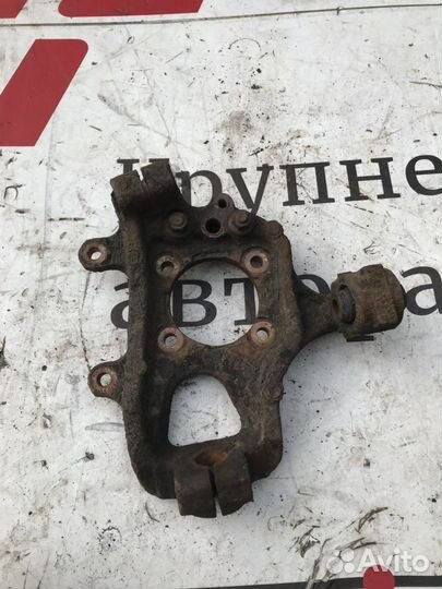 Кулак задний левый Nissan Pathfinder III (2004—201