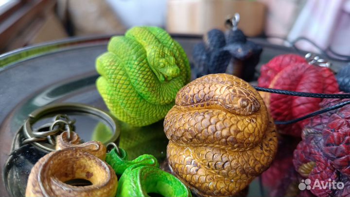 Новогодние шары или брелки змеи, кобра, символ