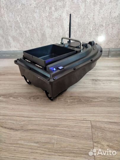 Прикормочный кораблик для рыбалки