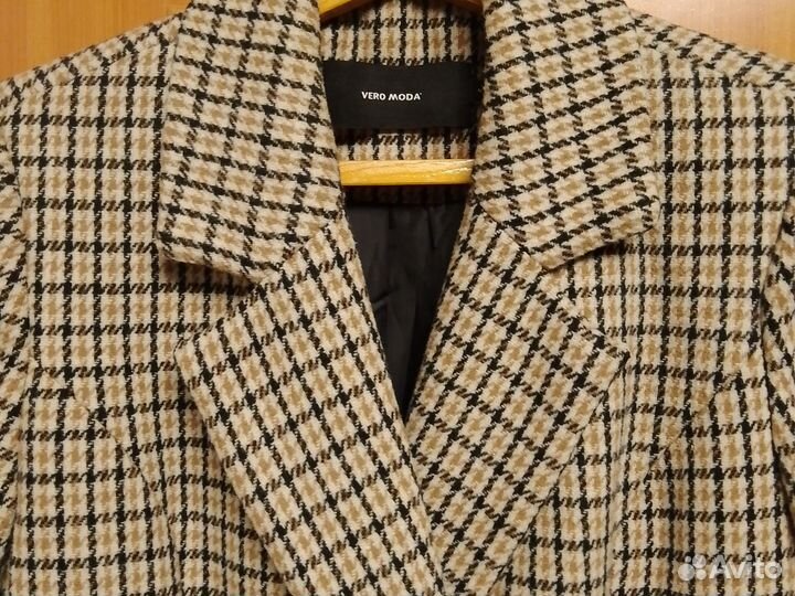 Пальто демисезонное. Новое