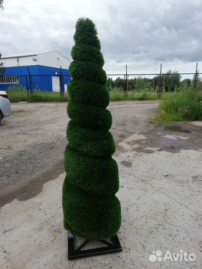 Топиарная фигура Туя