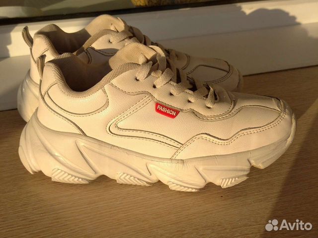 Кроссовки женские