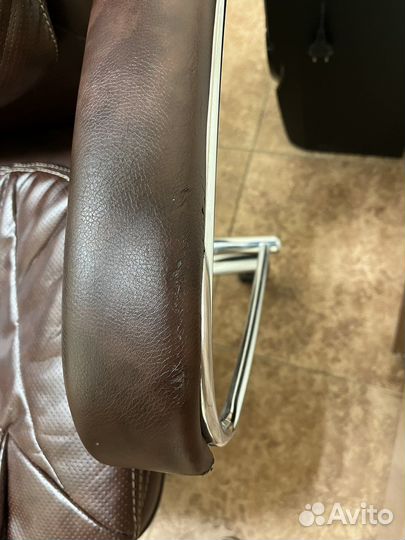 Кожанное кресло