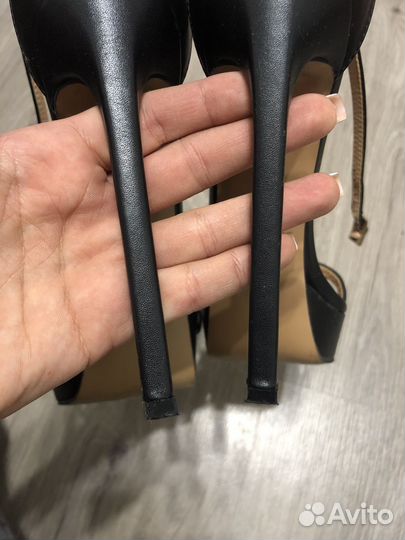 Босоножки на каблуке