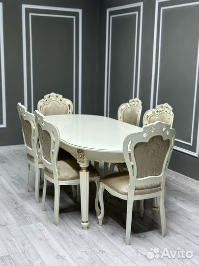 Стол и стулья