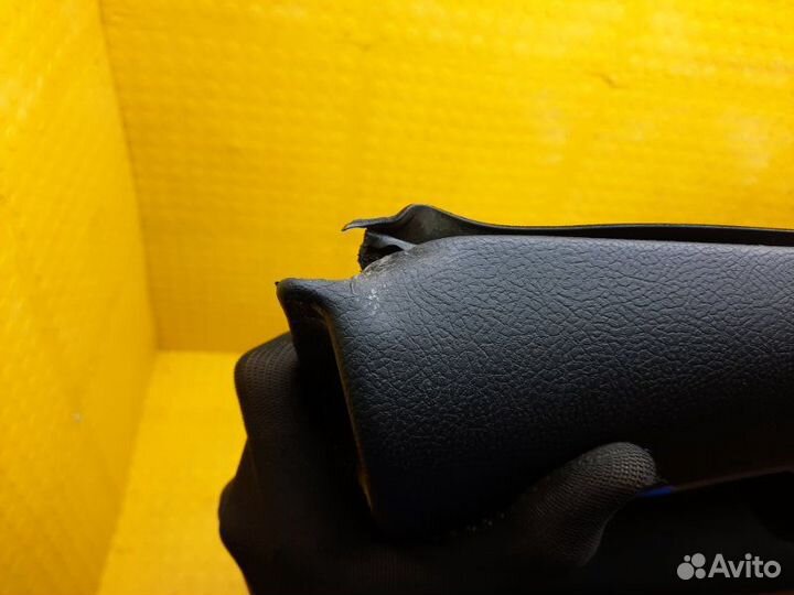 Б/У Обшивка двери Есть дефекты, оригиналnnУ нас