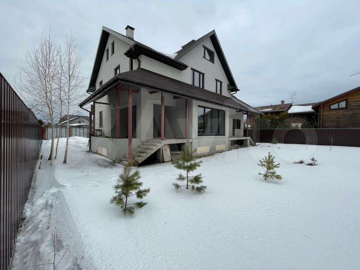 Дом 512 м² на участке 9,3 сот.