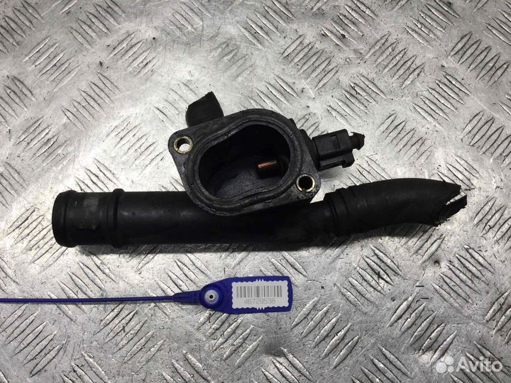 Фланец (тройник) системы охлаждения Volkswagen Tou