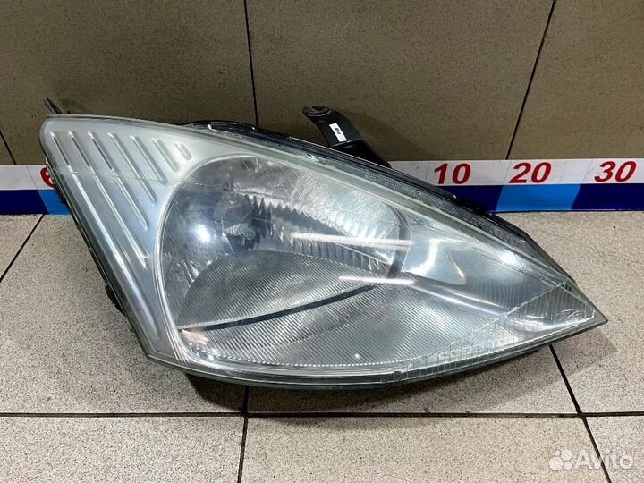 Фара правая Ford Focus I