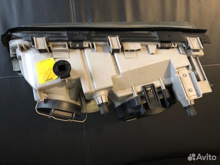 Правая Фара на Mercedes Benz C240