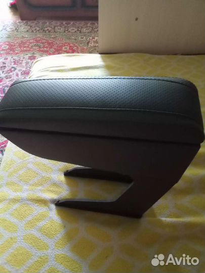 Подлокотник