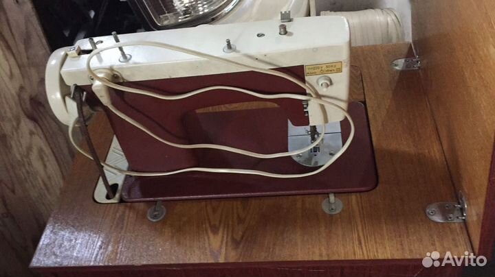 Швейная машина Чайка 132м