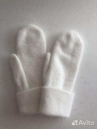 Белые пуховые варежки ручной работы