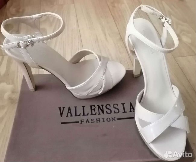 Босоножки женские 37 размер, лаковые