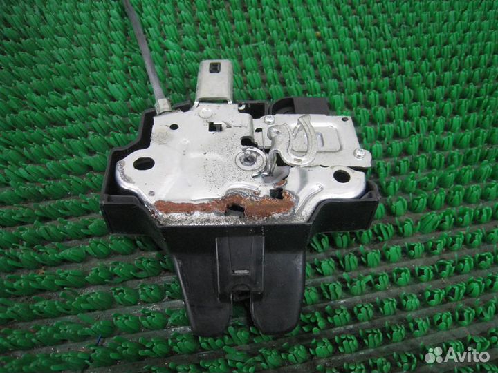 Замок крышки багажника Subaru Legacy/ Outback BM