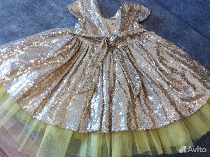 Продам нарядное платье для девочки 98-110