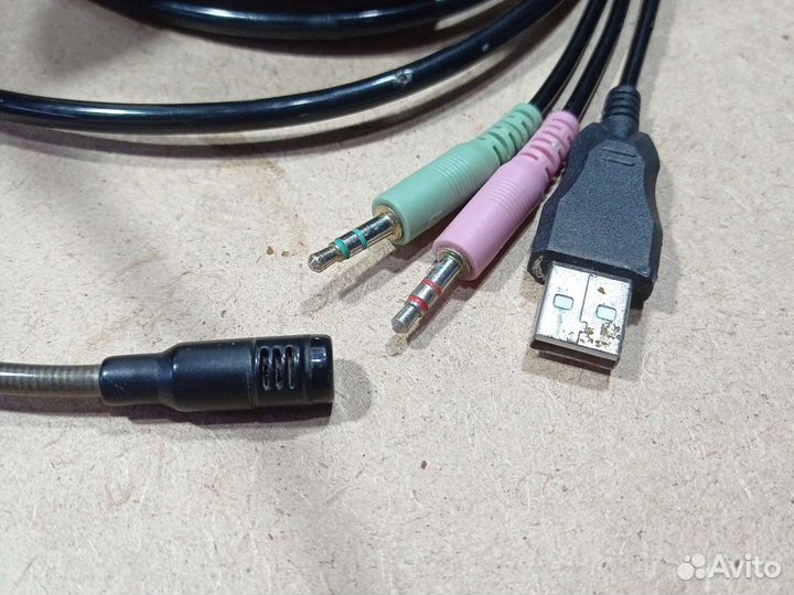 Проводные наушники с микрофоном