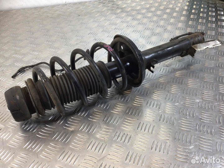 Стойка передняя правая Volkswagen Golf 1J0413031 B