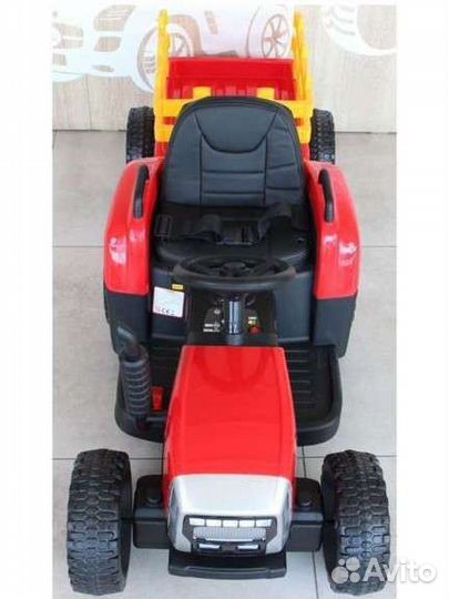 Трактор с прицепом TR66