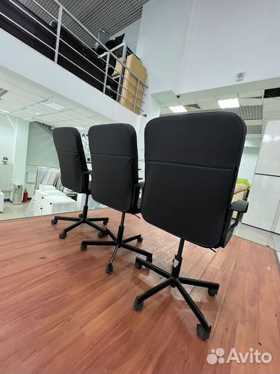 Офисное кресло